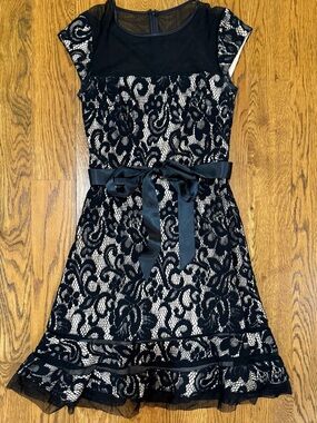 Betsy & Adam black lace size 4
